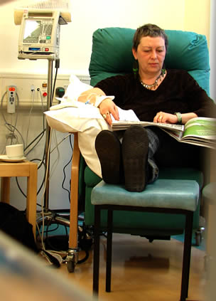woman-in-hospital-reading-0333