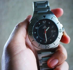 check-pulse-using-wrist-watch-8877