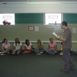 nurse-aide-students-in-class-practice