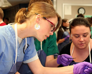 nurse-students-in-class-practice