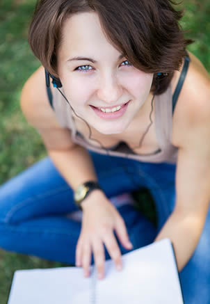 young-college-girl-studying-in-park