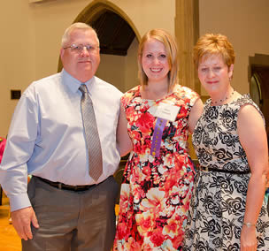 nurse-graduate-young-woman-with-parents