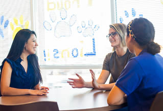 nurse-students-in-discussion